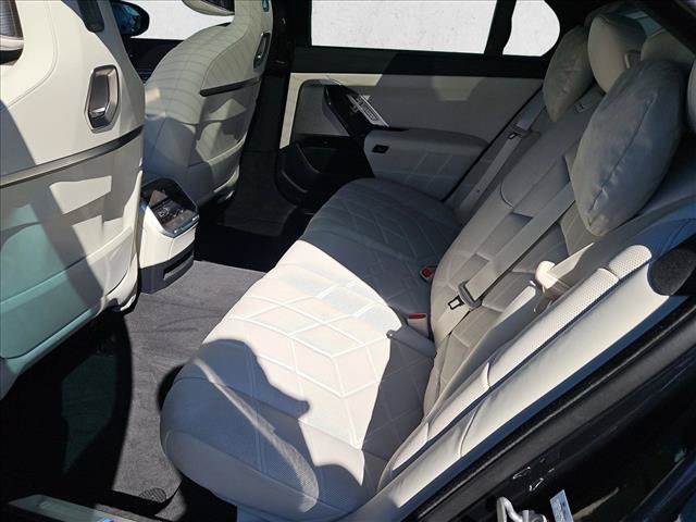 Certified 2024 BMW i7 xDrive60 AWD/4WD image 21
