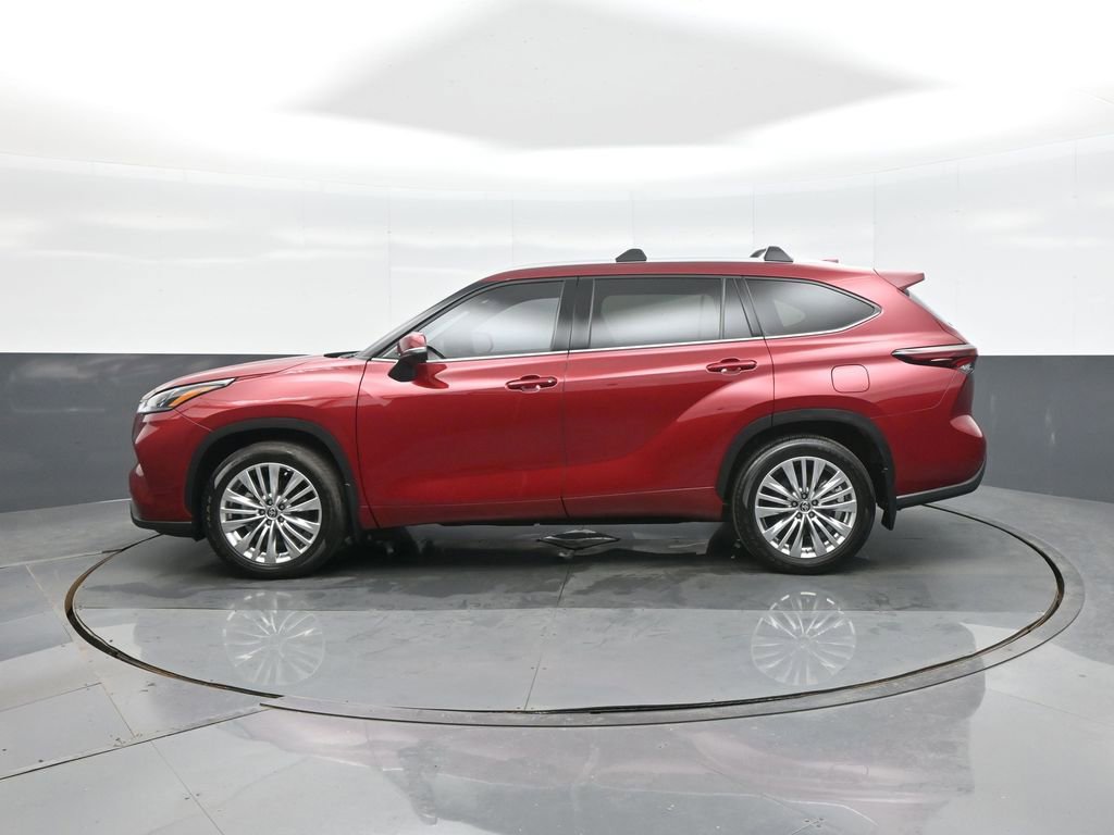 Certified 2025 Toyota Highlander LE image 6