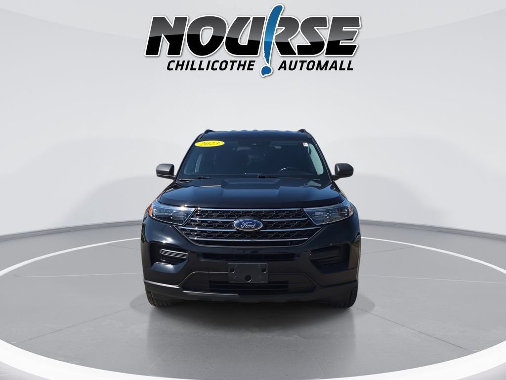 Used 2023 Ford Explorer XLT AWD/4WD image 3