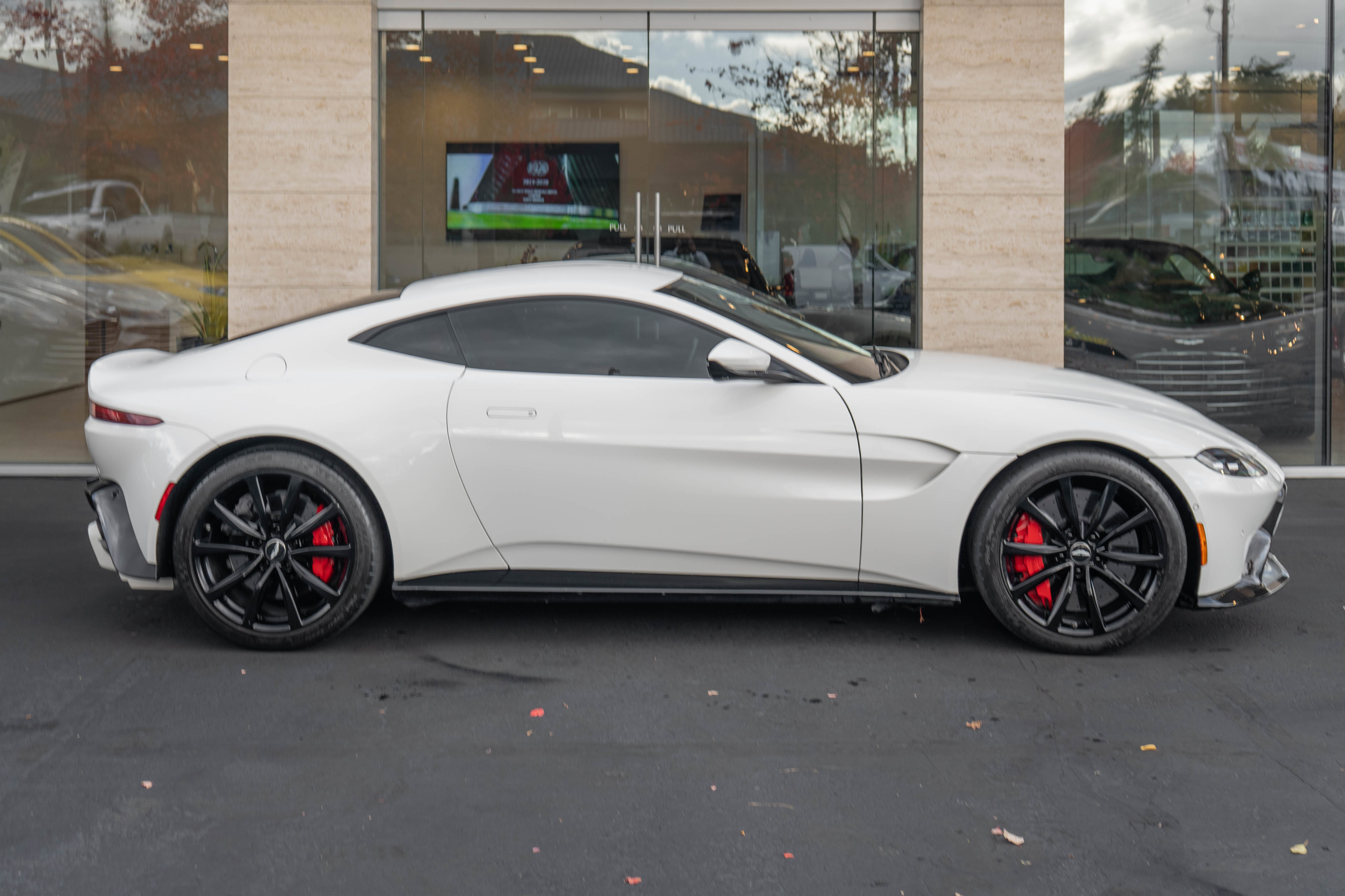 Used 2020 Aston Martin V8 Vantage Coupe RWD image 44