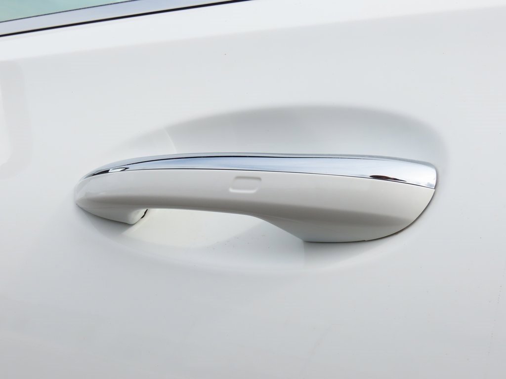 Used 2025 Mercedes-Benz C 300 4MATIC Sedan image 38