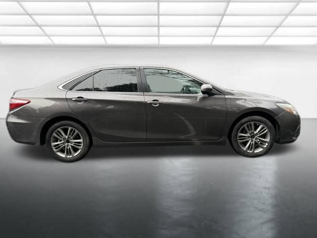 Used 2016 Toyota Camry SE image 4