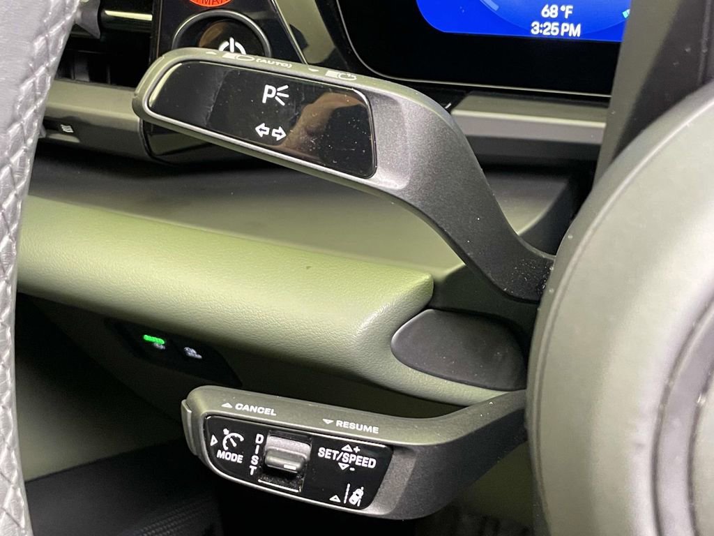 Certified 2025 Porsche Macan 4 Electric image 41