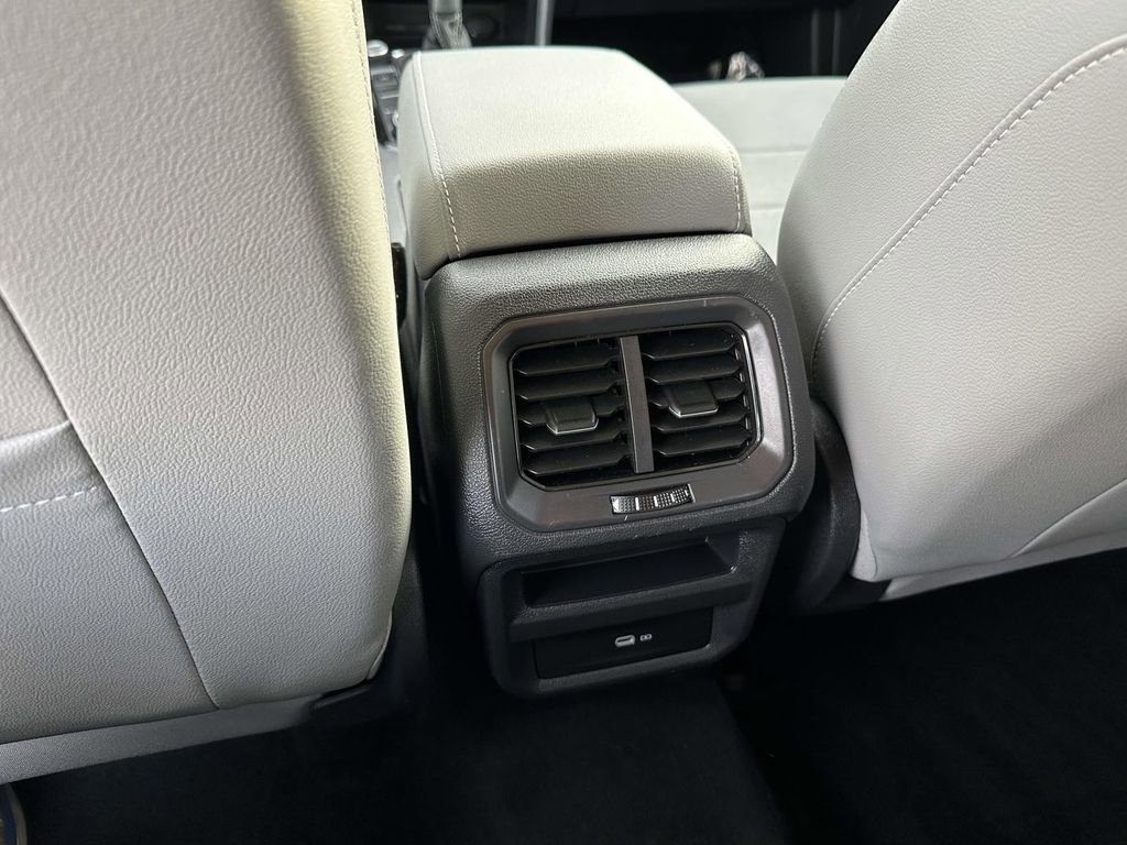 Certified 2023 Volkswagen Taos SE w/ Black Wheel Package image 14