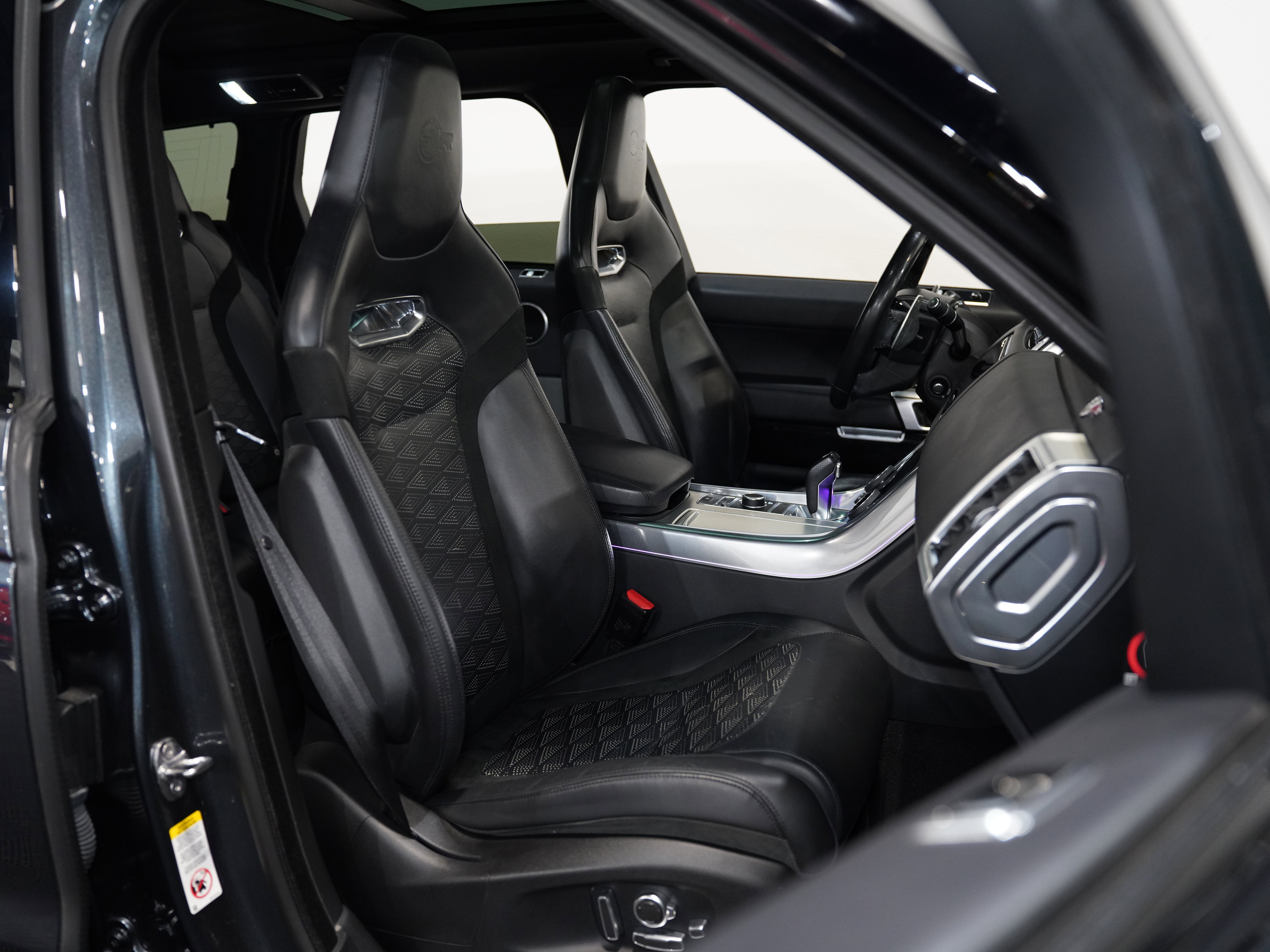 Used 2018 Land Rover Range Rover Sport SVR image 34
