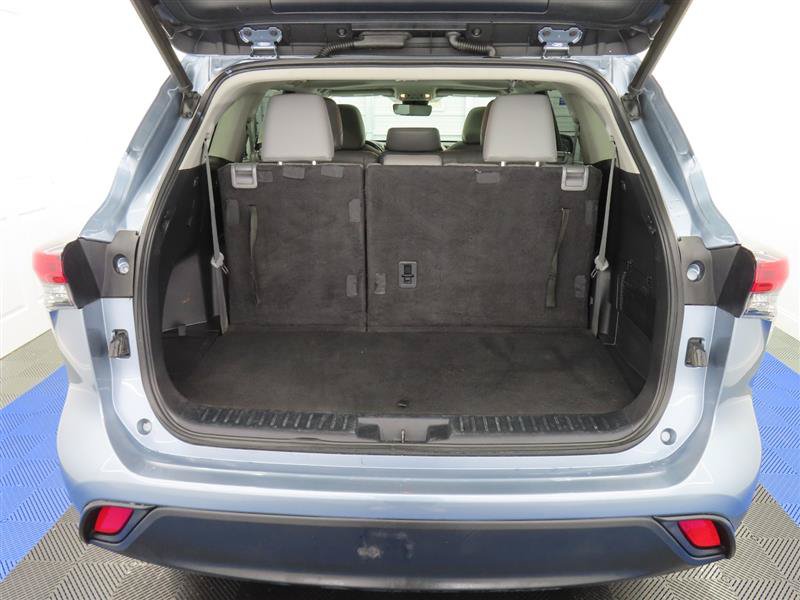 Used 2023 Toyota Highlander XLE FWD image 8
