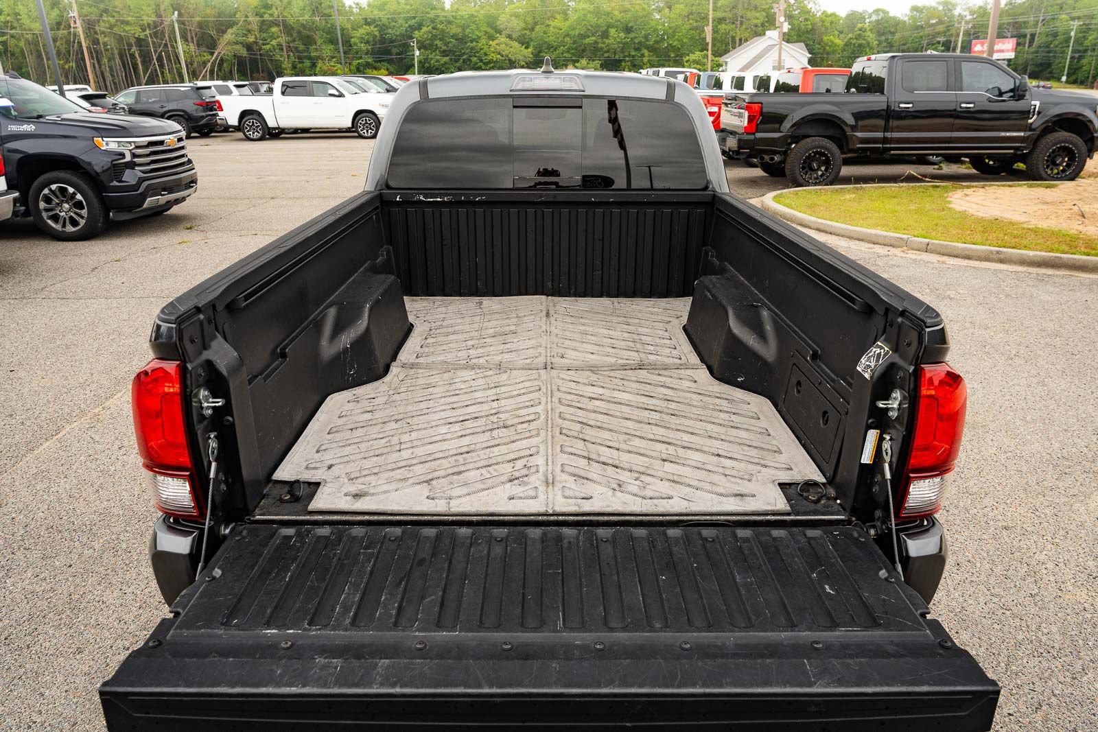 Used 2022 Toyota Tacoma SR5 w/ Technology Package RWD image 16