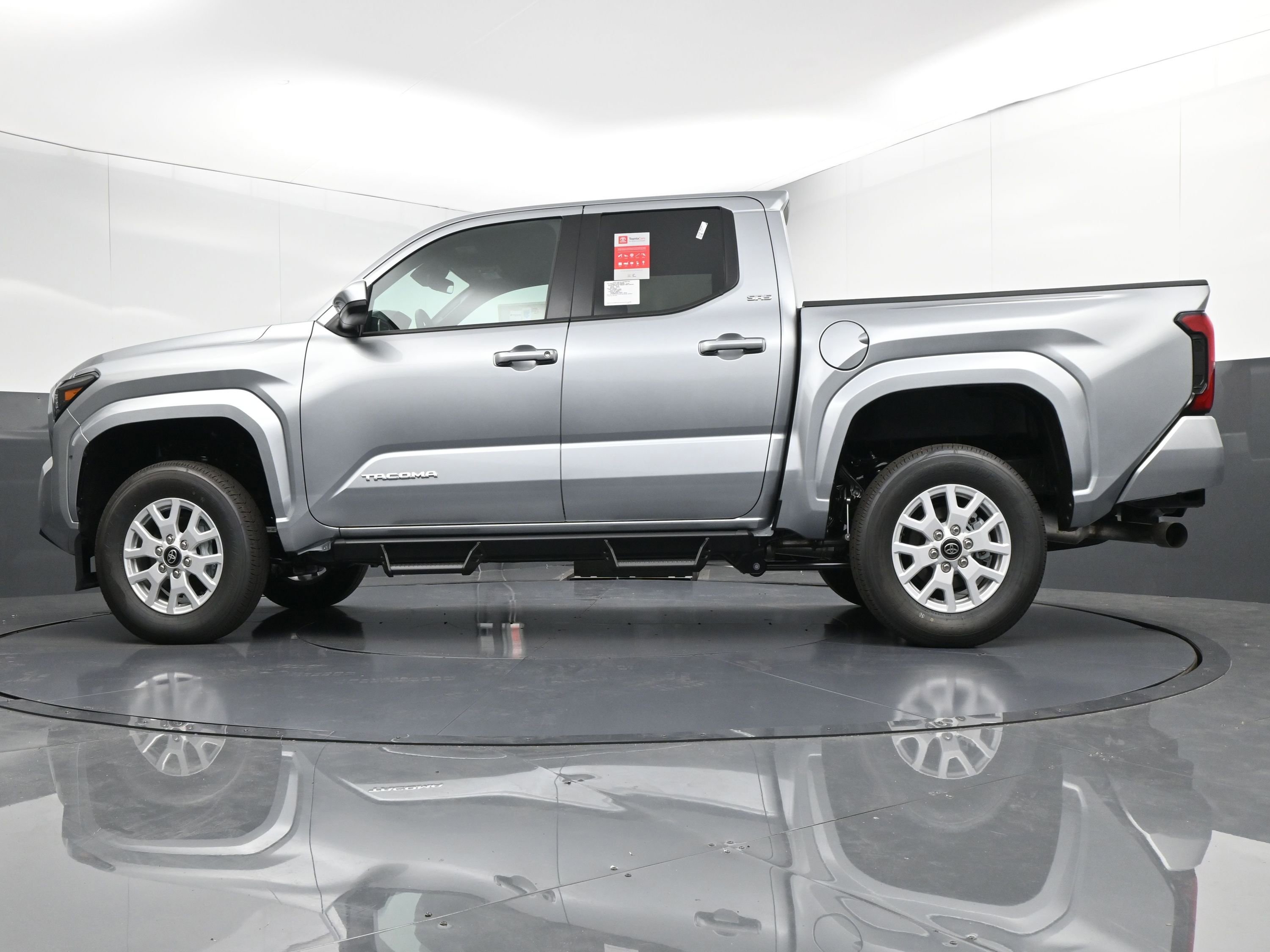 Used 2024 Toyota Tacoma SR5 w/ SR5 Upgrade Package image 33