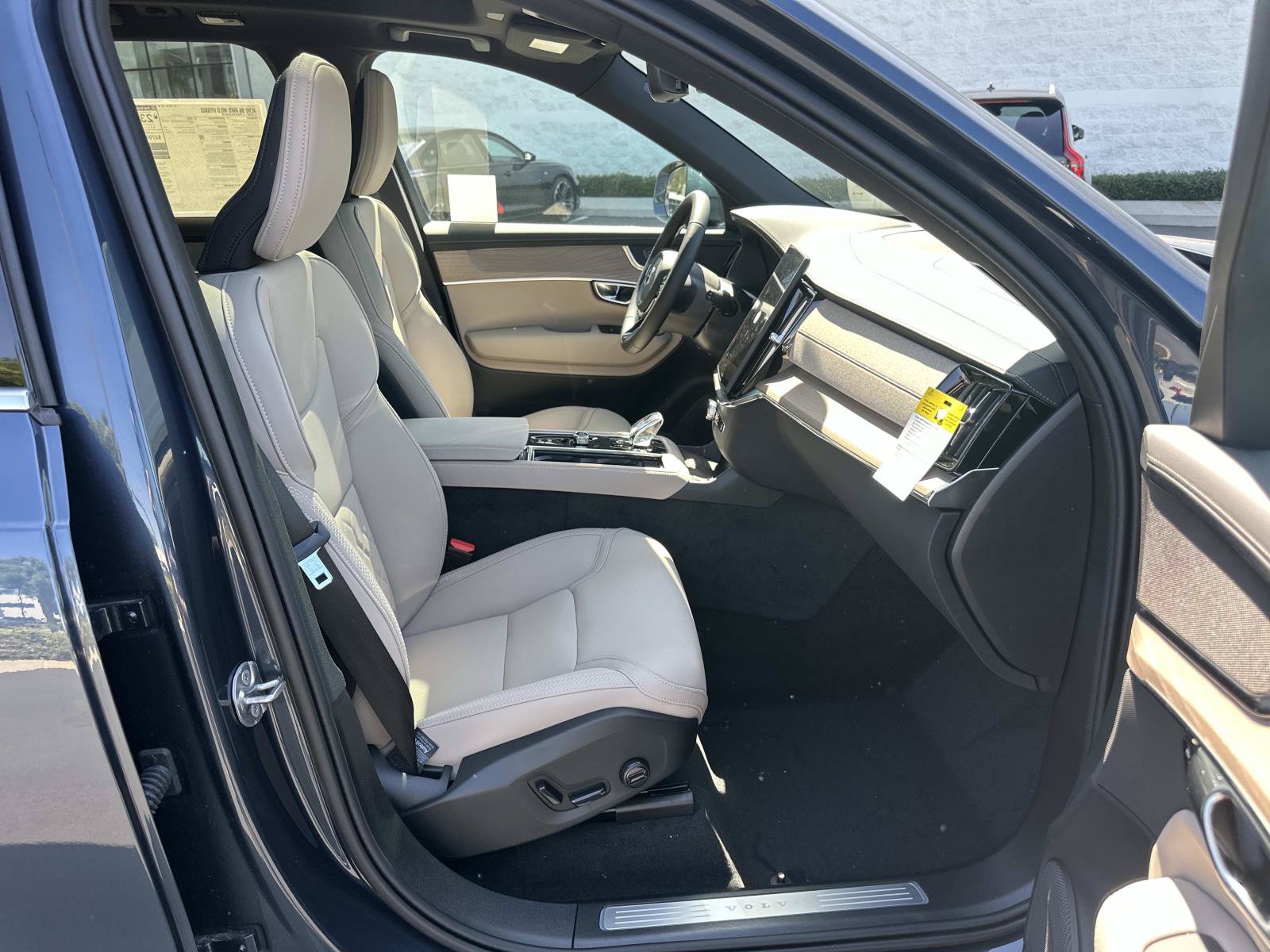 New 2026 Volvo XC90 B6 Core AWD/4WD image 21