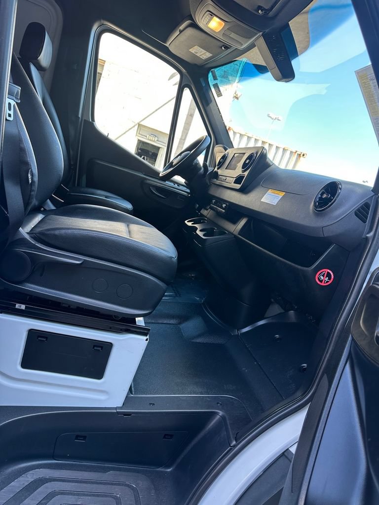 Used 2024 Mercedes-Benz Sprinter 2500 w/ Acoustic Package image 30