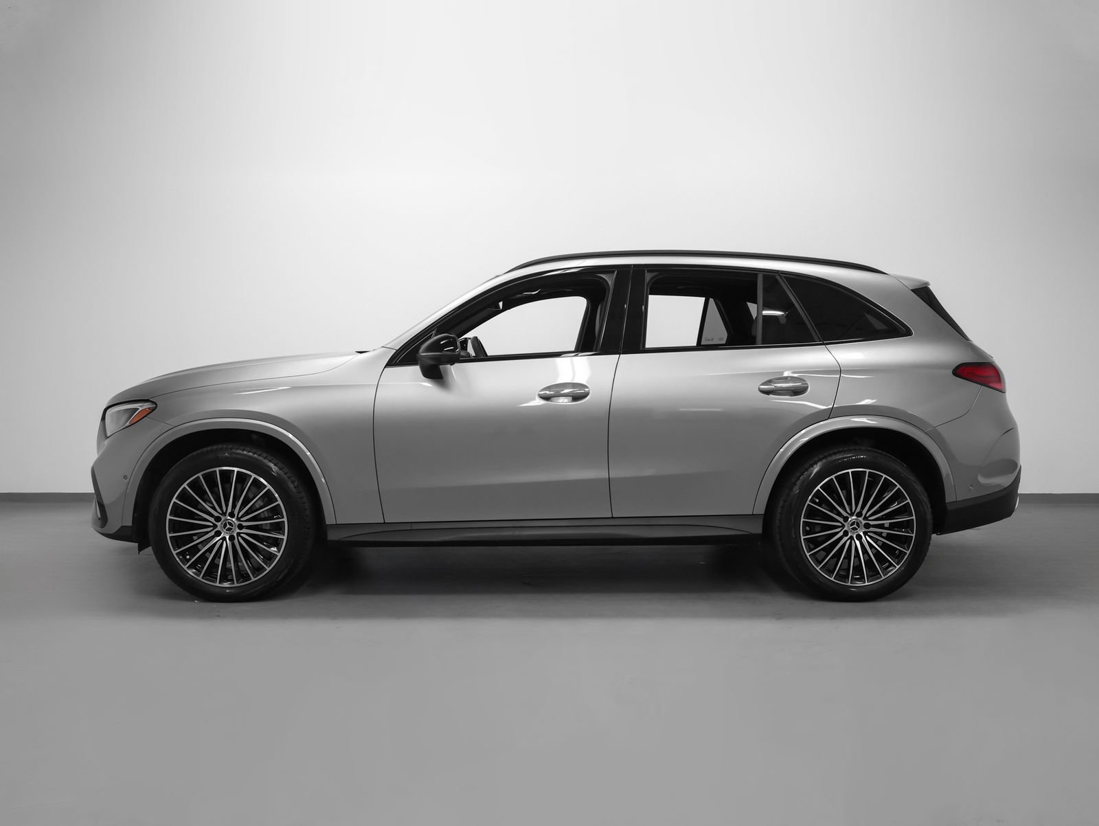Used 2024 Mercedes-Benz GLC 300 image 2