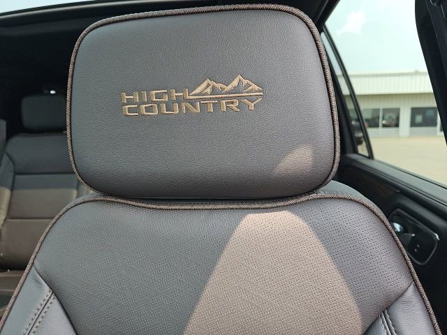 Used 2023 Chevrolet Suburban High Country w/ Premium Package 2 image 18
