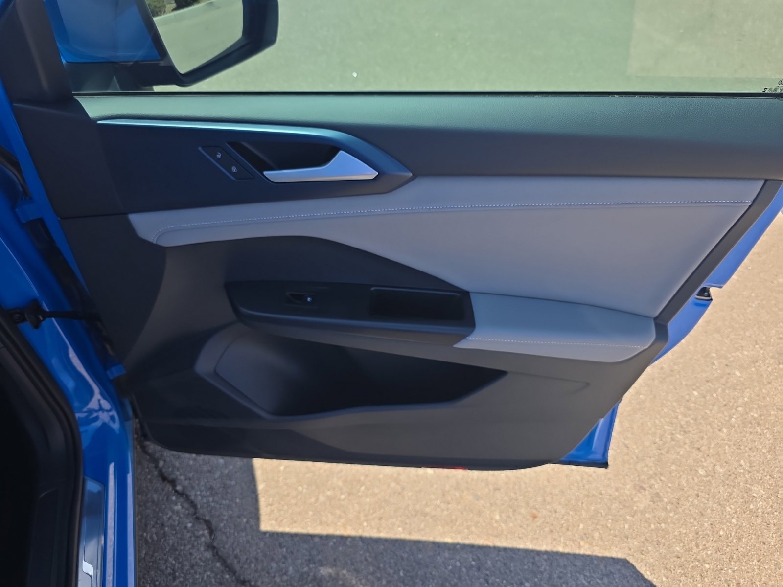 Certified 2024 Volkswagen Taos SE FWD image 16