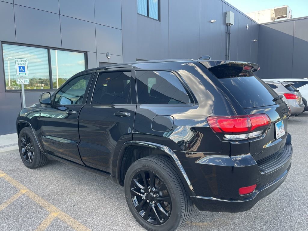 Used 2021 Jeep Grand Cherokee Laredo X AWD/4WD image 2