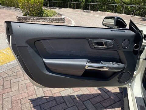 Used 2020 Ford Mustang Shelby GT350 w/ Technology Package image 15