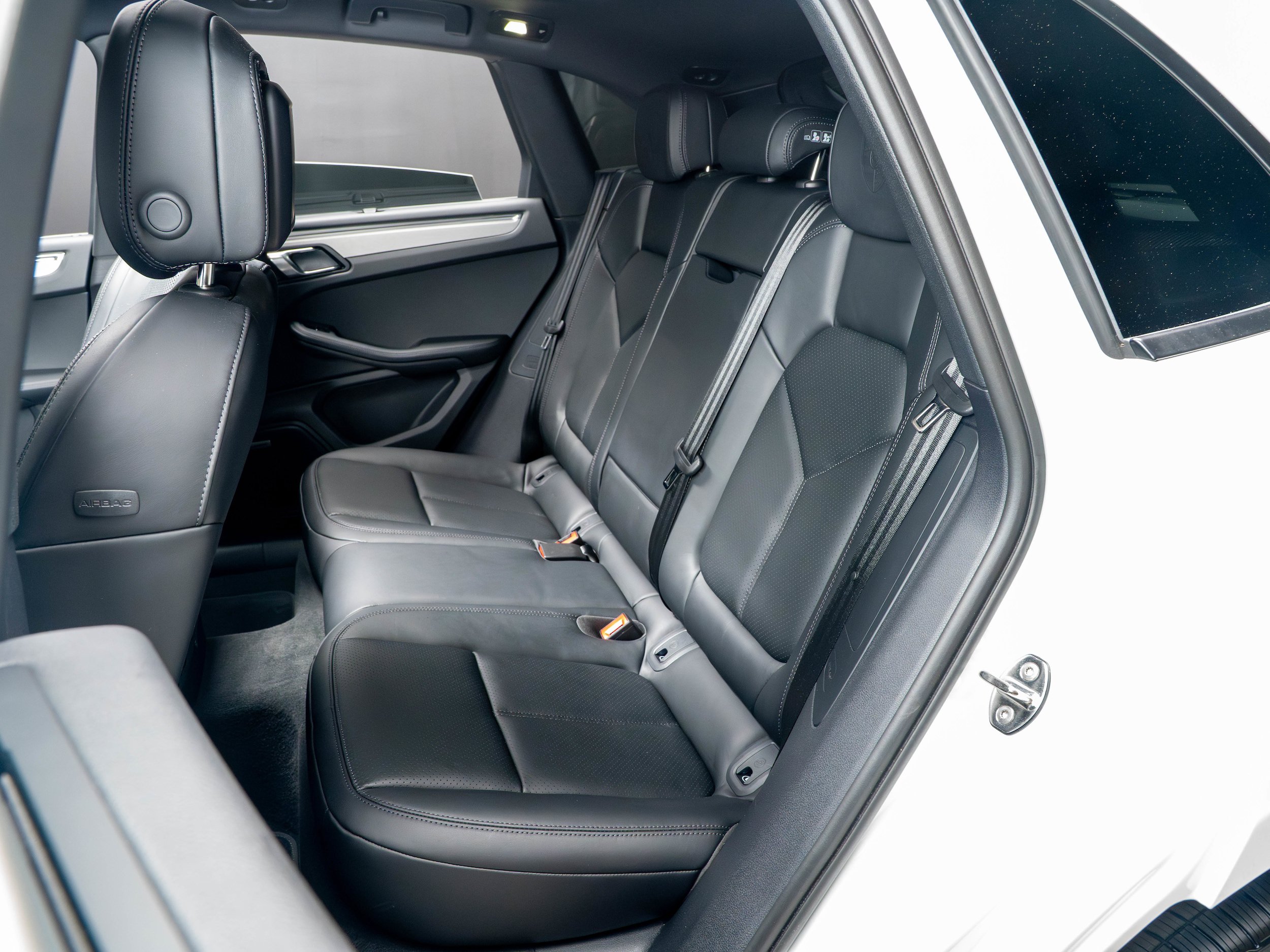 Certified 2026 Porsche Macan AWD/4WD image 37