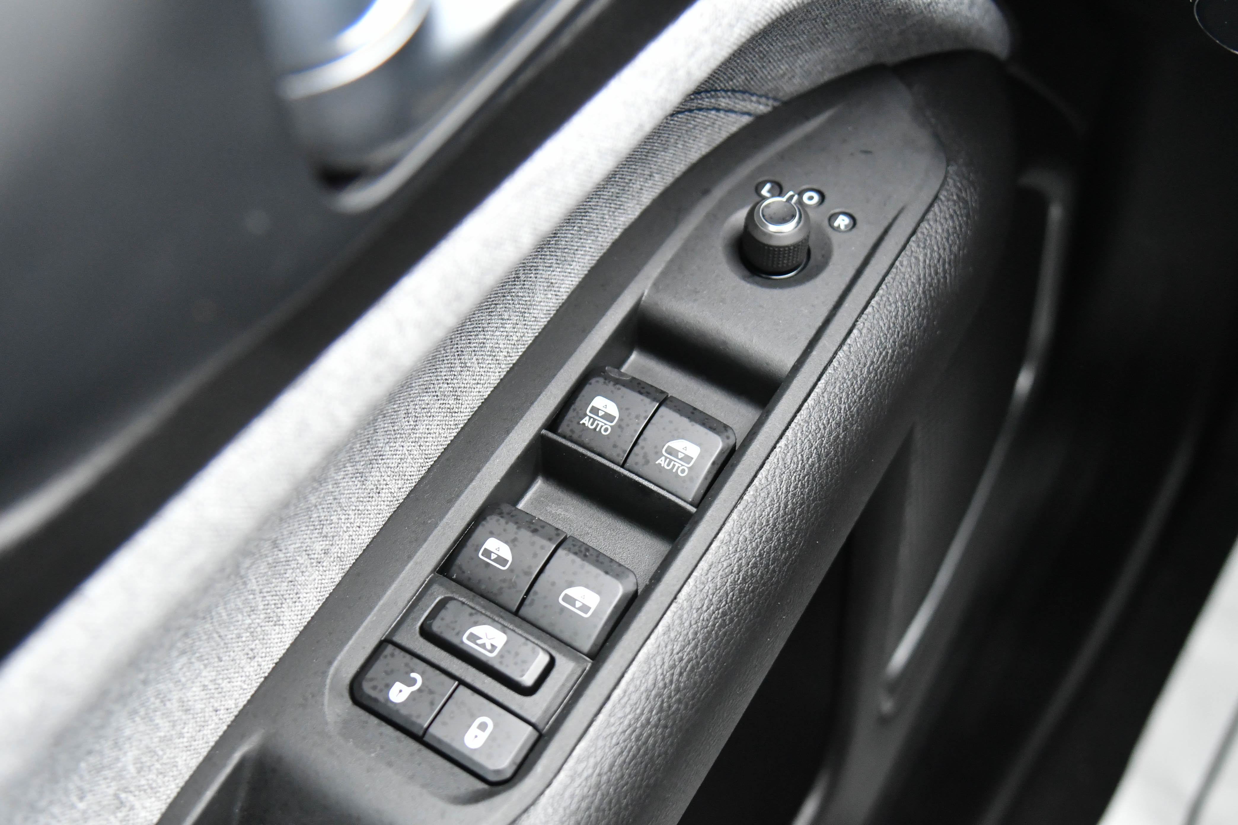 Used 2023 Jeep Compass Sport image 35