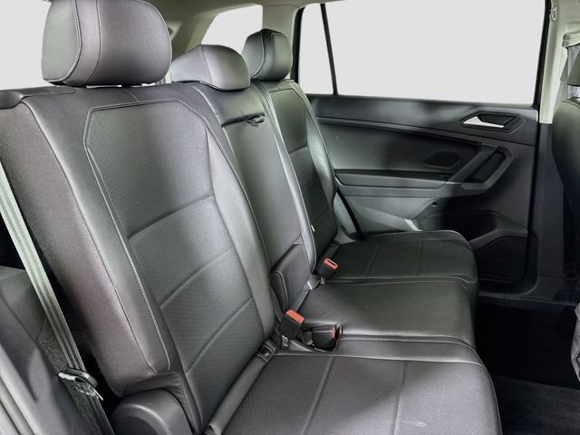 Certified 2020 Volkswagen Tiguan SE w/ Panoramic Sunroof Package AWD/4WD image 31