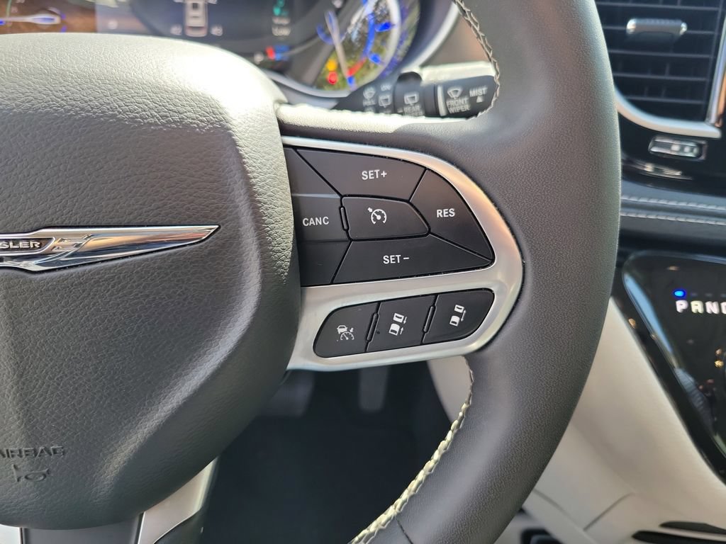 Used 2024 Chrysler Pacifica Limited FWD image 20