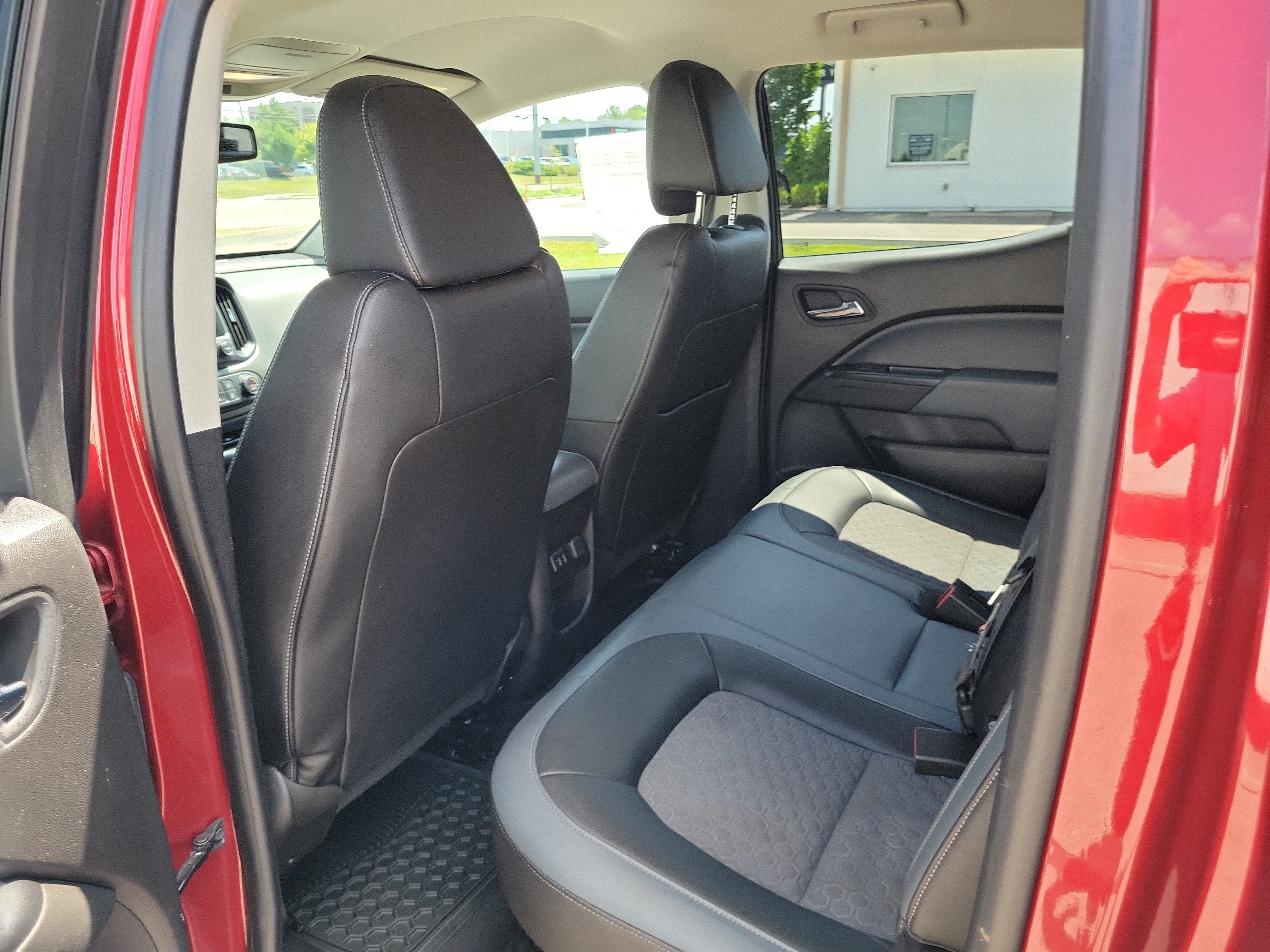 Used 2017 Chevrolet Colorado Z71 AWD/4WD image 12
