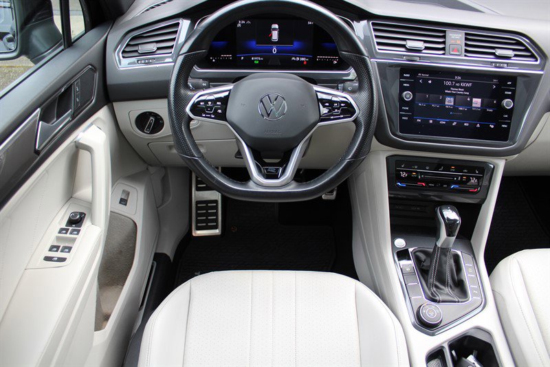 Used 2022 Volkswagen Tiguan SE R-Line image 2