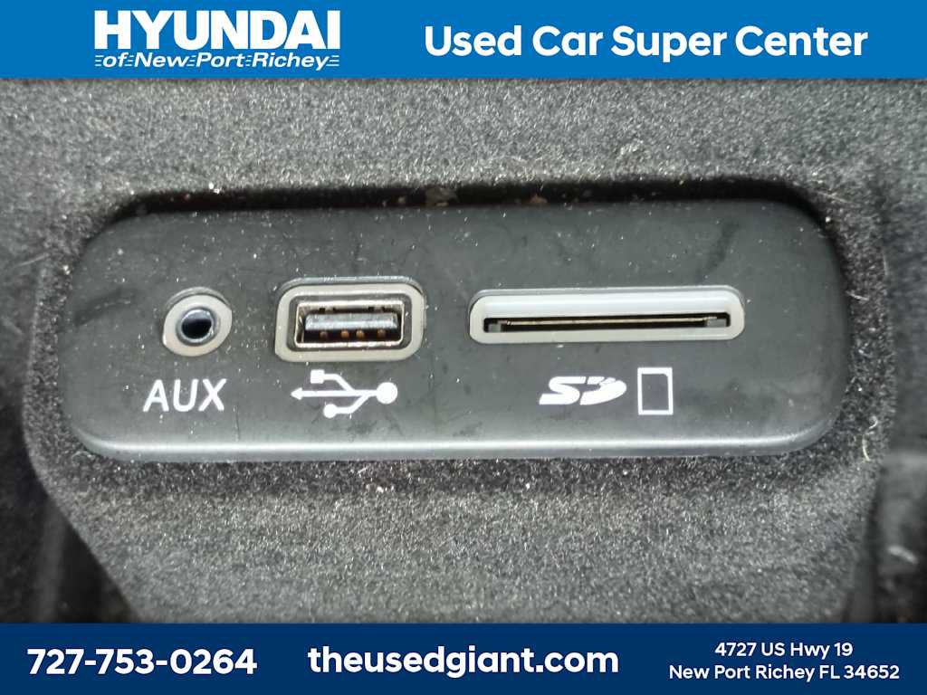 Used 2016 Chrysler 300 C RWD image 23