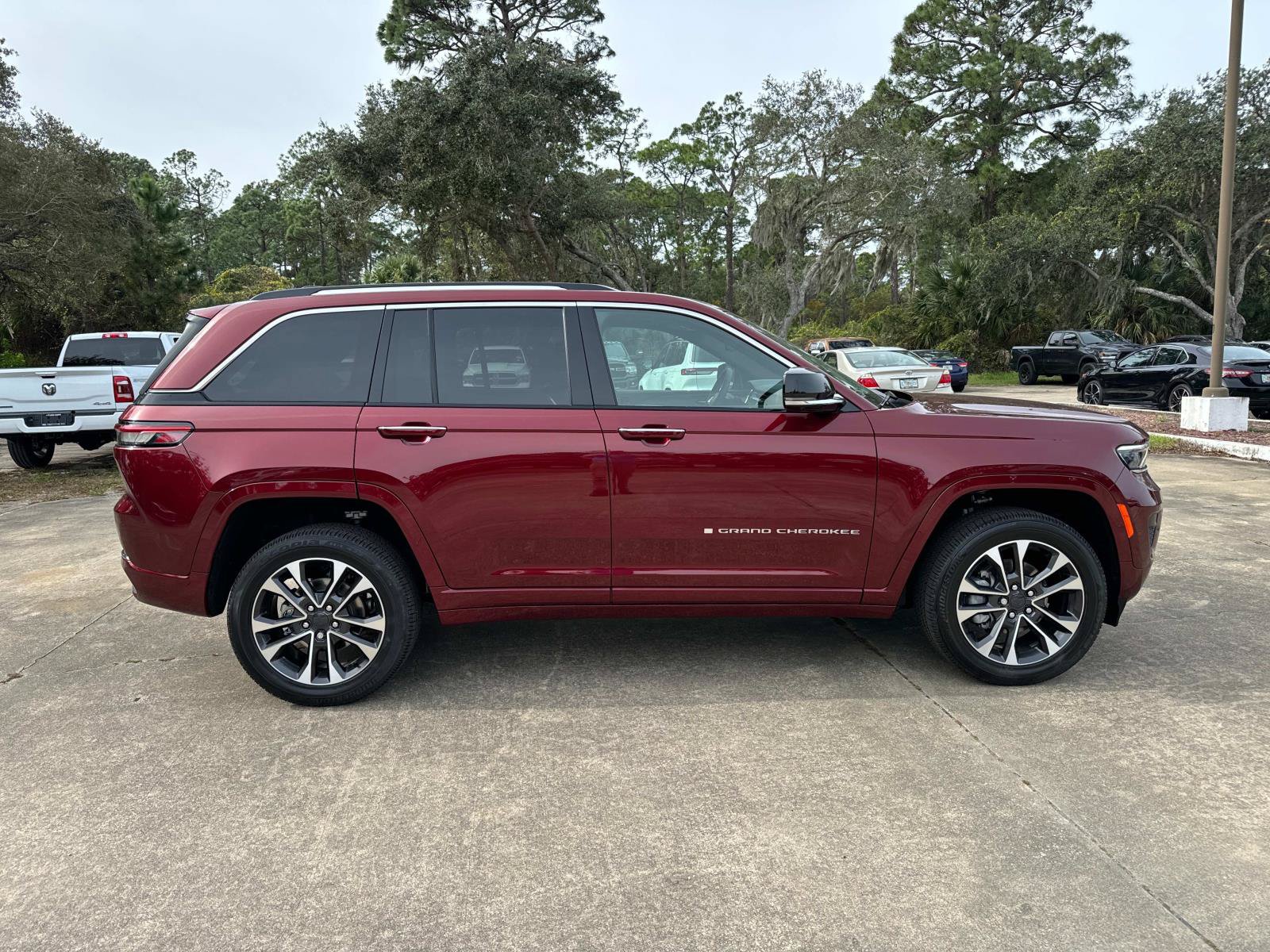 New 2024 Jeep Grand Cherokee Overland RWD image 2