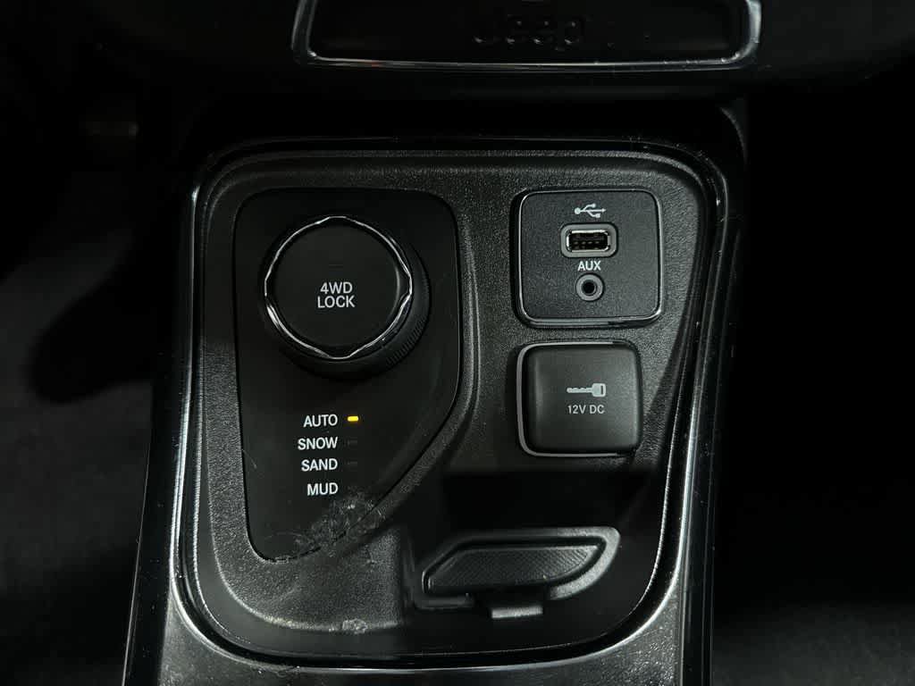 Used 2018 Jeep Compass Latitude AWD/4WD image 31