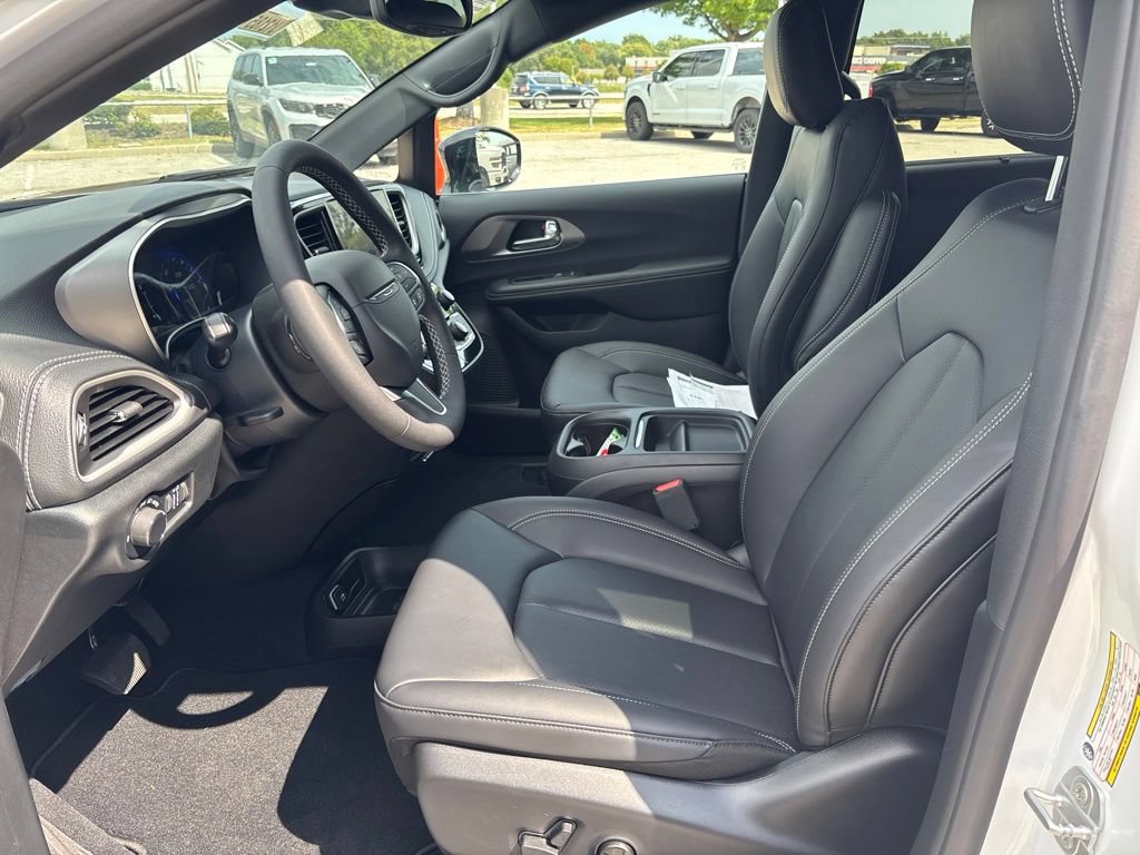New 2027 Chrysler Pacifica Select FWD image 33