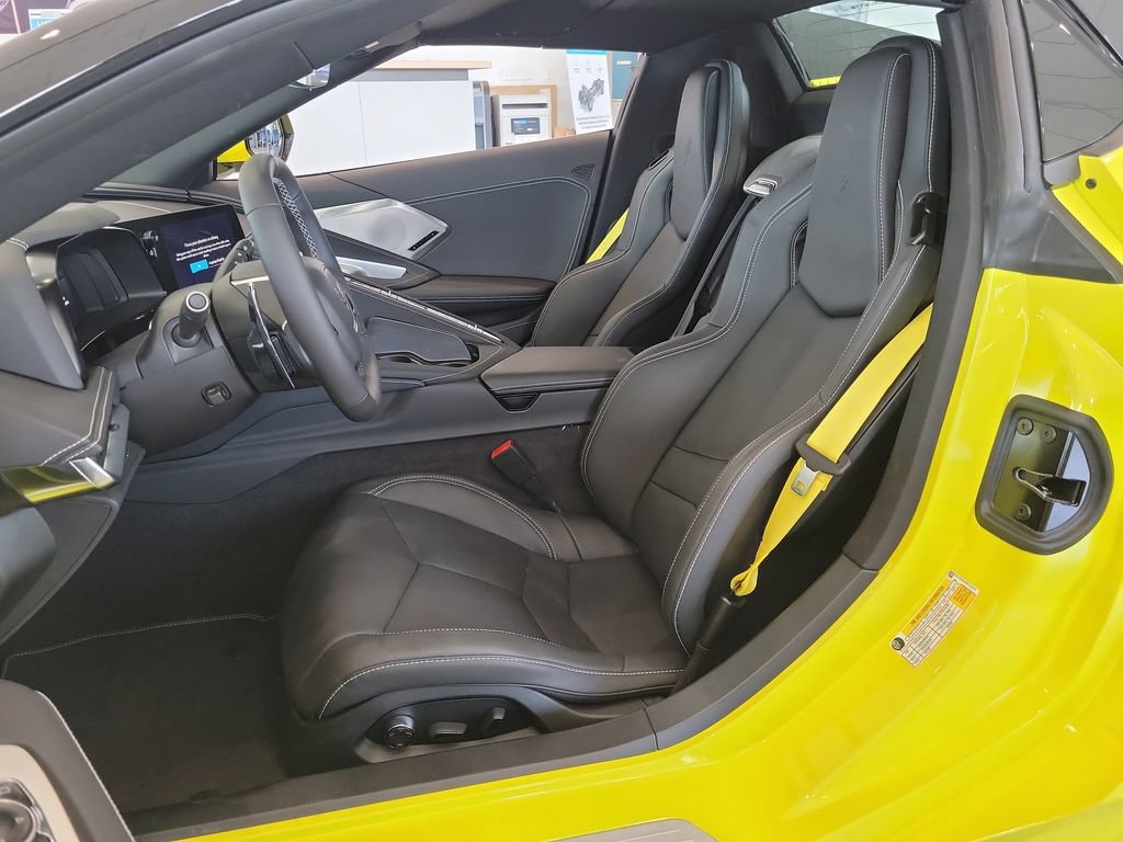 Used 2024 Chevrolet Corvette Stingray Preferred Conv w/ Z51 Performance Package RWD image 17