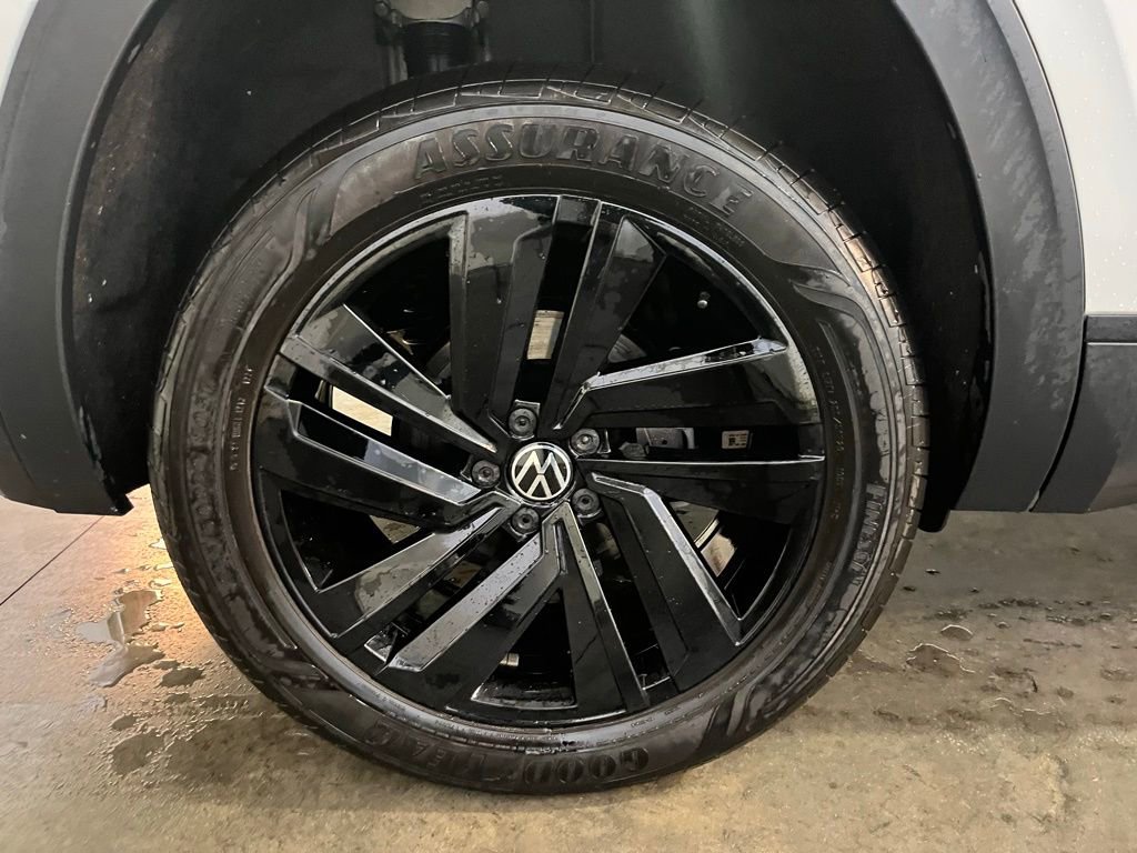 Certified 2023 Volkswagen Atlas Cross Sport SE w/ Panoramic Sunroof Package image 32