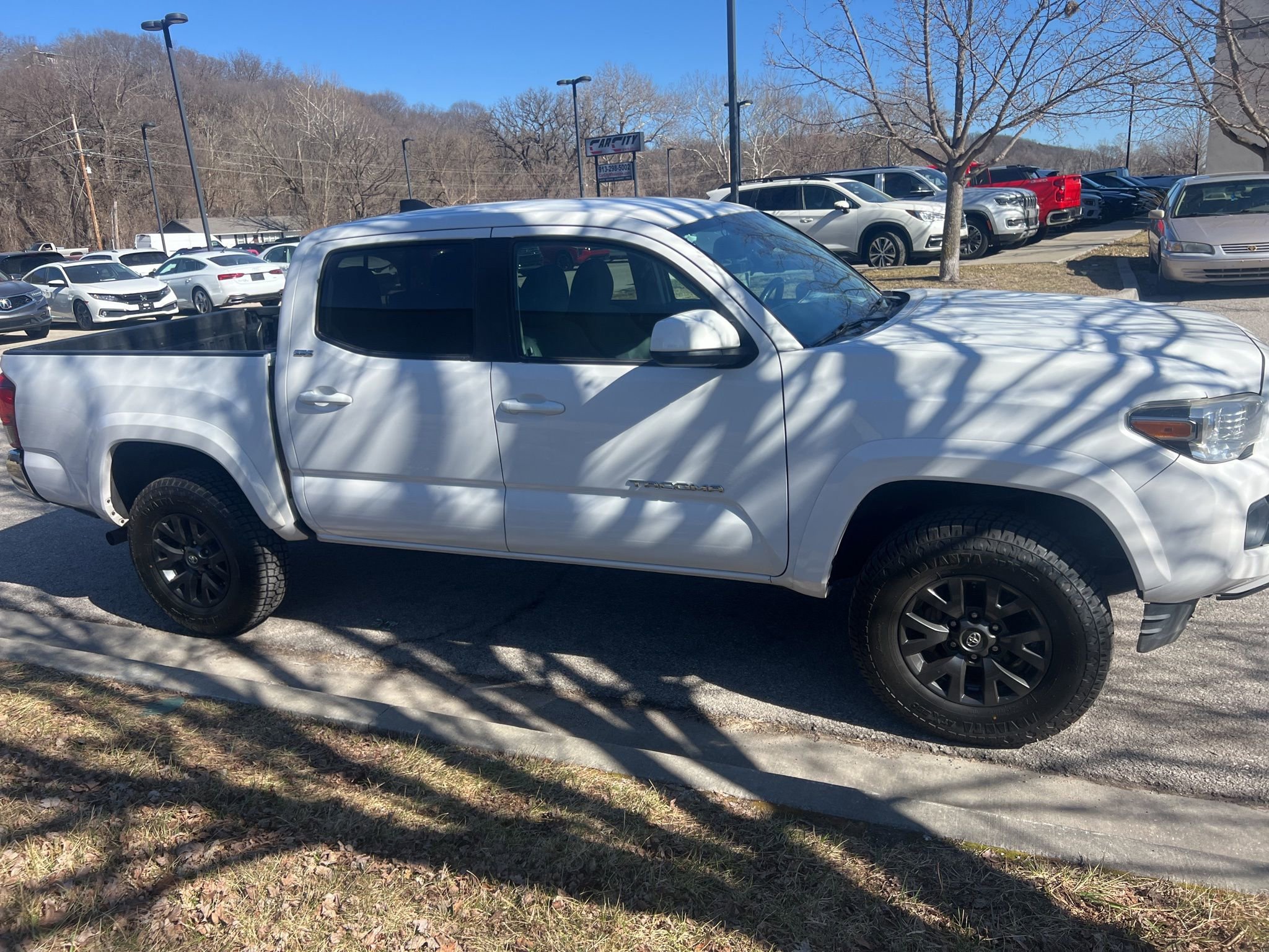 Used 2020 Toyota Tacoma SR5 image 4
