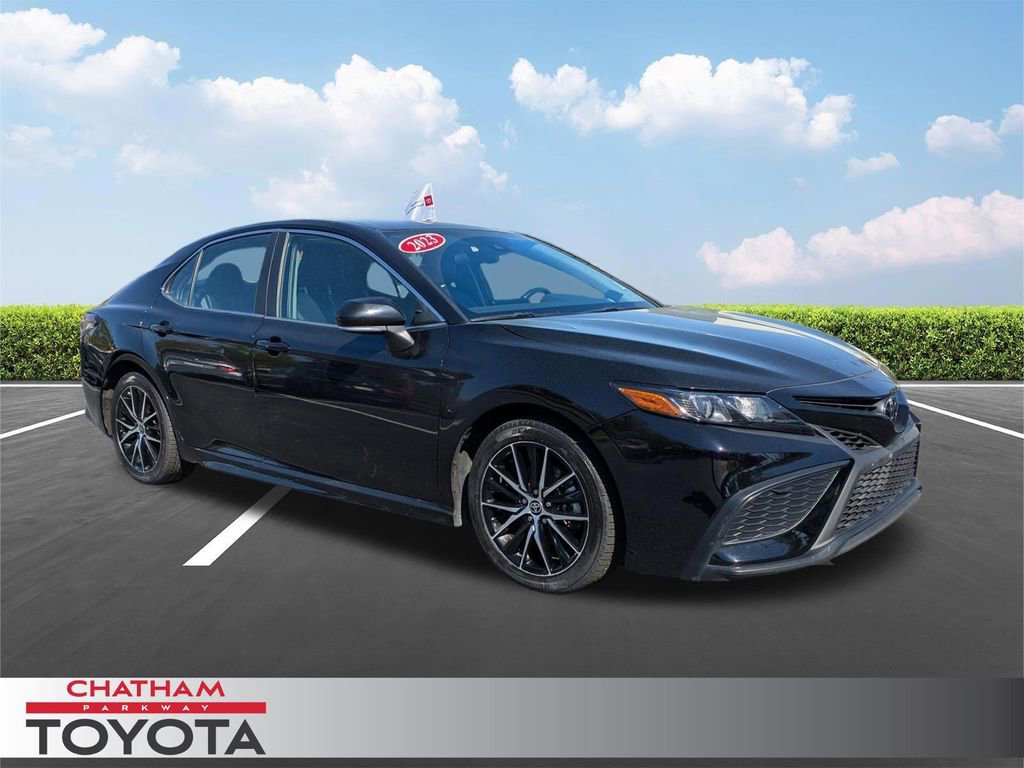 Certified 2023 Toyota Camry SE FWD image 1