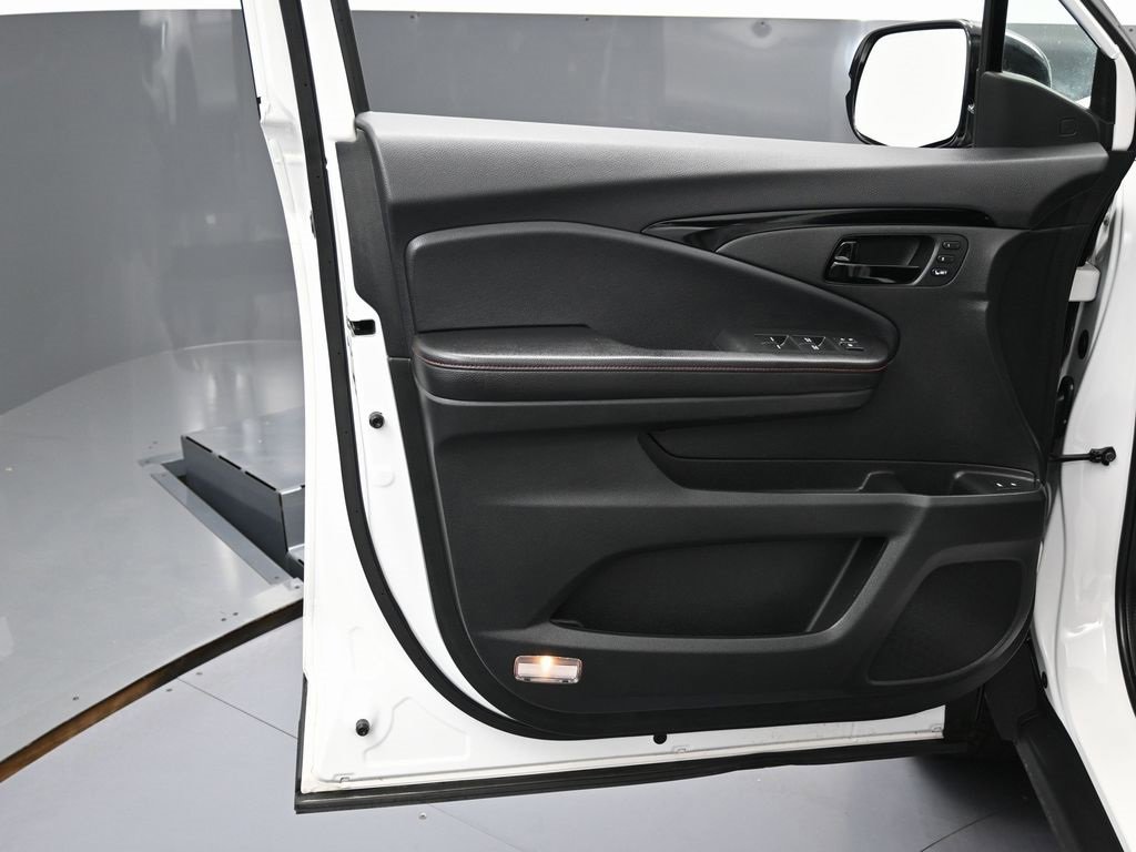 Used 2024 Honda Passport Black Edition image 41