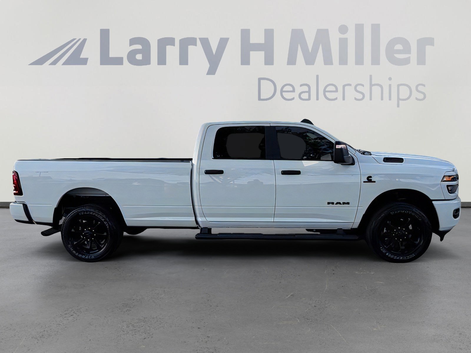 Used 2025 RAM 3500 Big Horn AWD/4WD image 7