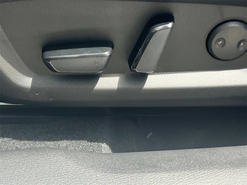 New 2025 Mitsubishi Outlander SE image 11