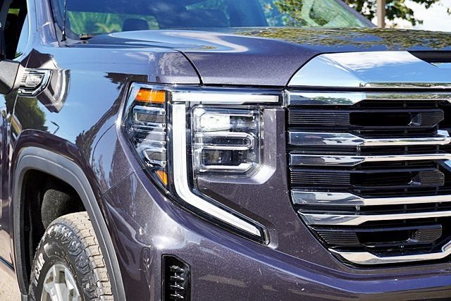 Used 2025 GMC Sierra 1500 SLT AWD/4WD image 11