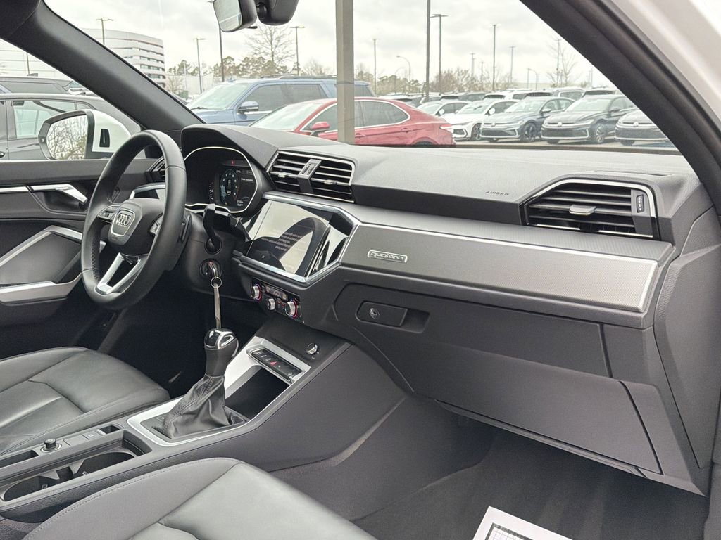 Used 2025 Audi Q3 2.0T Premium image 21