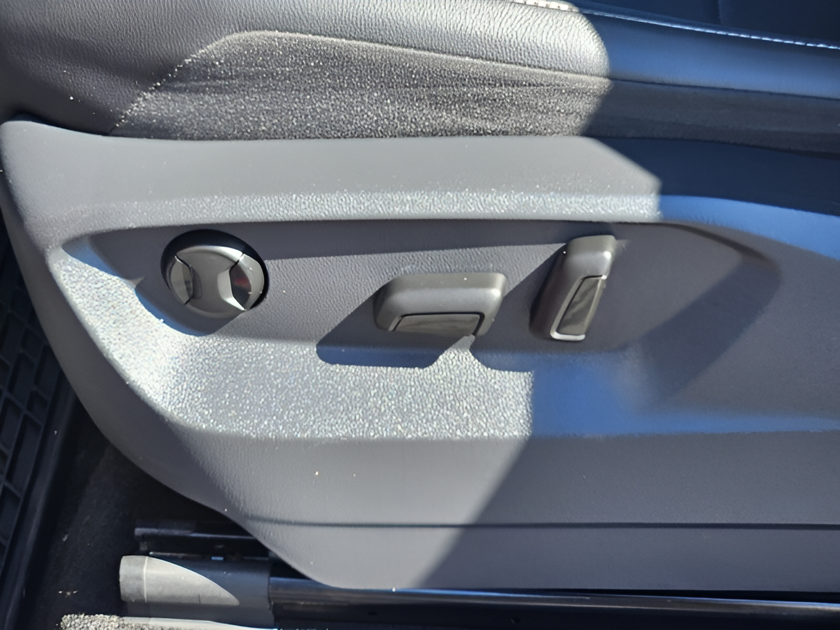 Used 2019 Volkswagen Tiguan SE w/ Panoramic Sunroof Package FWD image 14