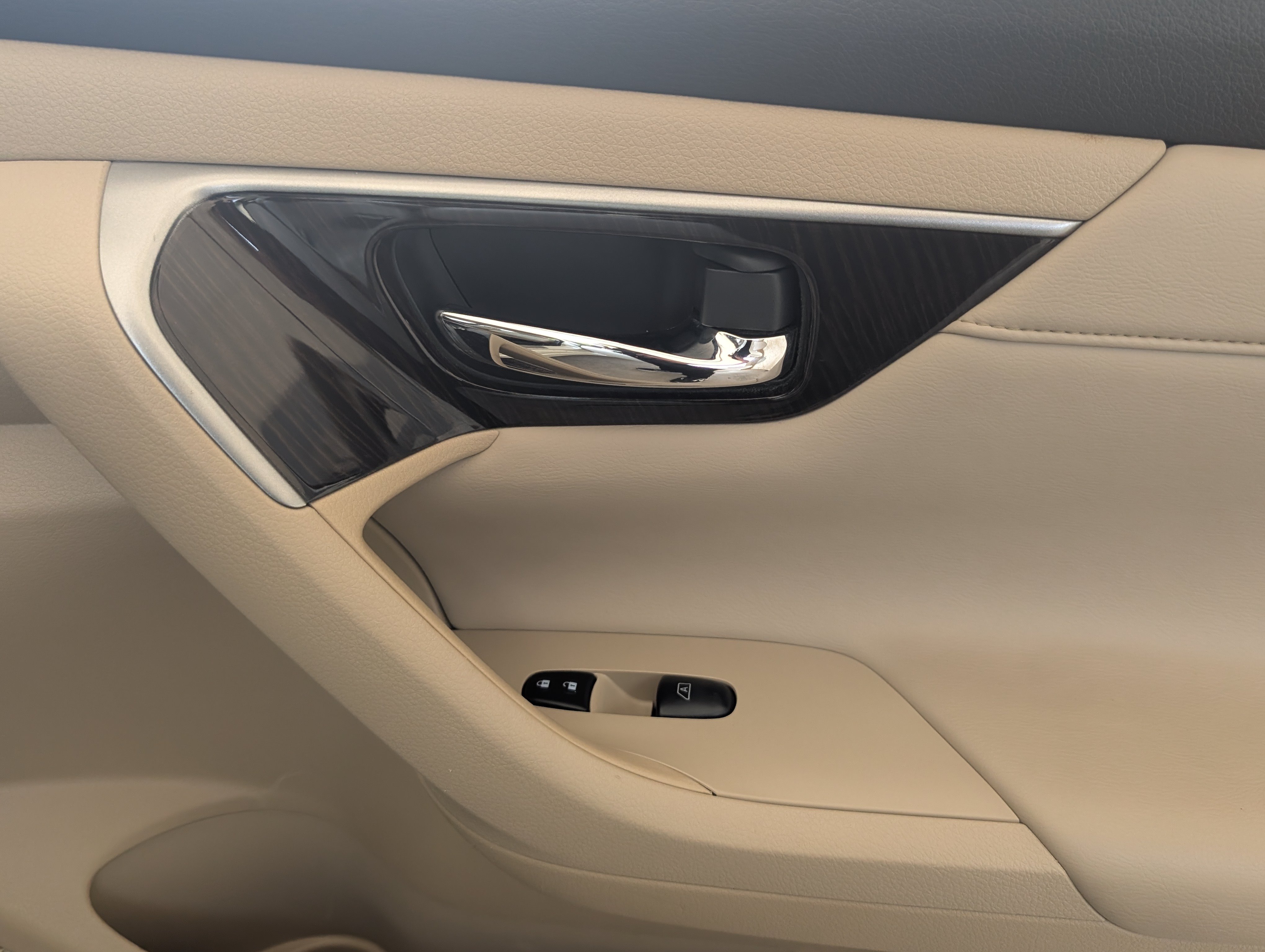 Used 2015 Nissan Altima 3.5 SL FWD image 22