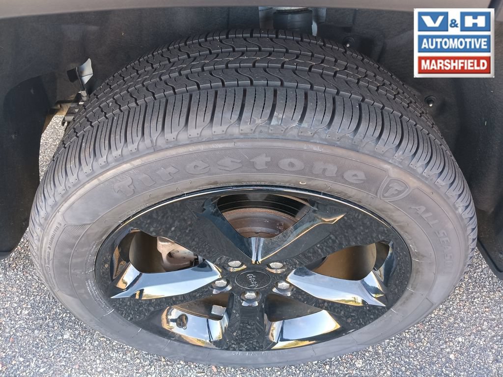 Used 2023 Jeep Grand Cherokee Altitude AWD/4WD image 31