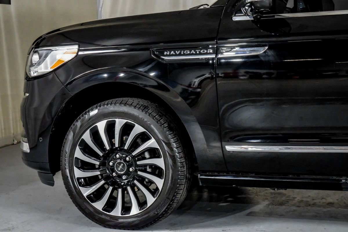 Used 2022 Lincoln Navigator Black Label image 12