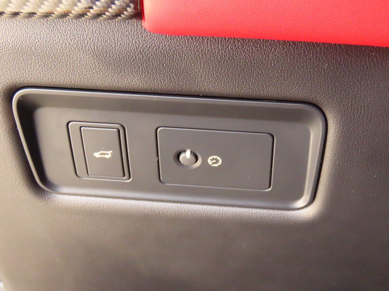 Used 2021 Land Rover Range Rover Sport SVR Carbon Edition image 30