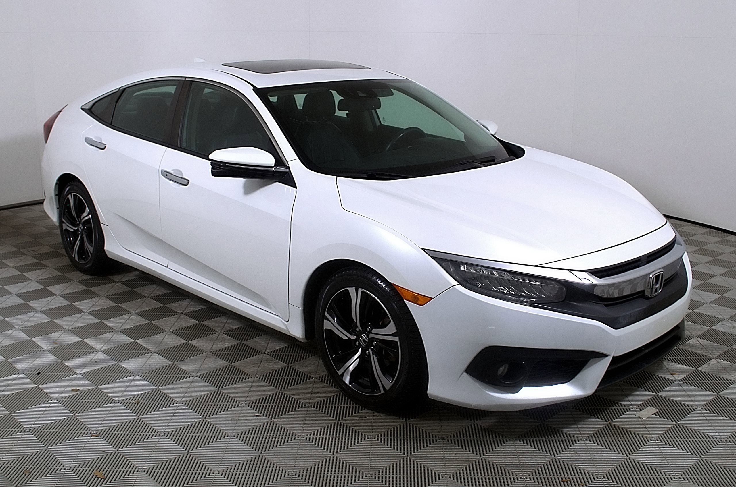 Used 2016 Honda Civic Touring image 6