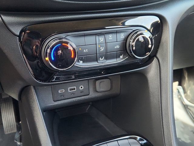 Used 2022 Buick Encore GX Preferred w/ Cold Weather Comfort Package FWD image 41