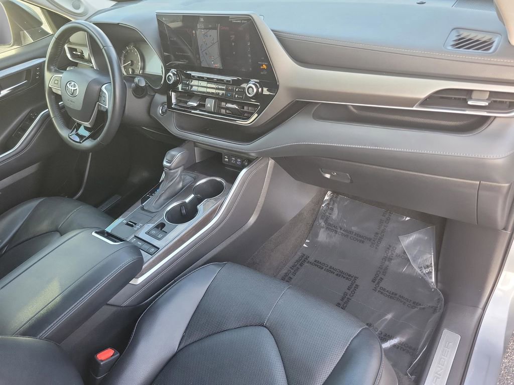 Used 2022 Toyota Highlander Limited image 13