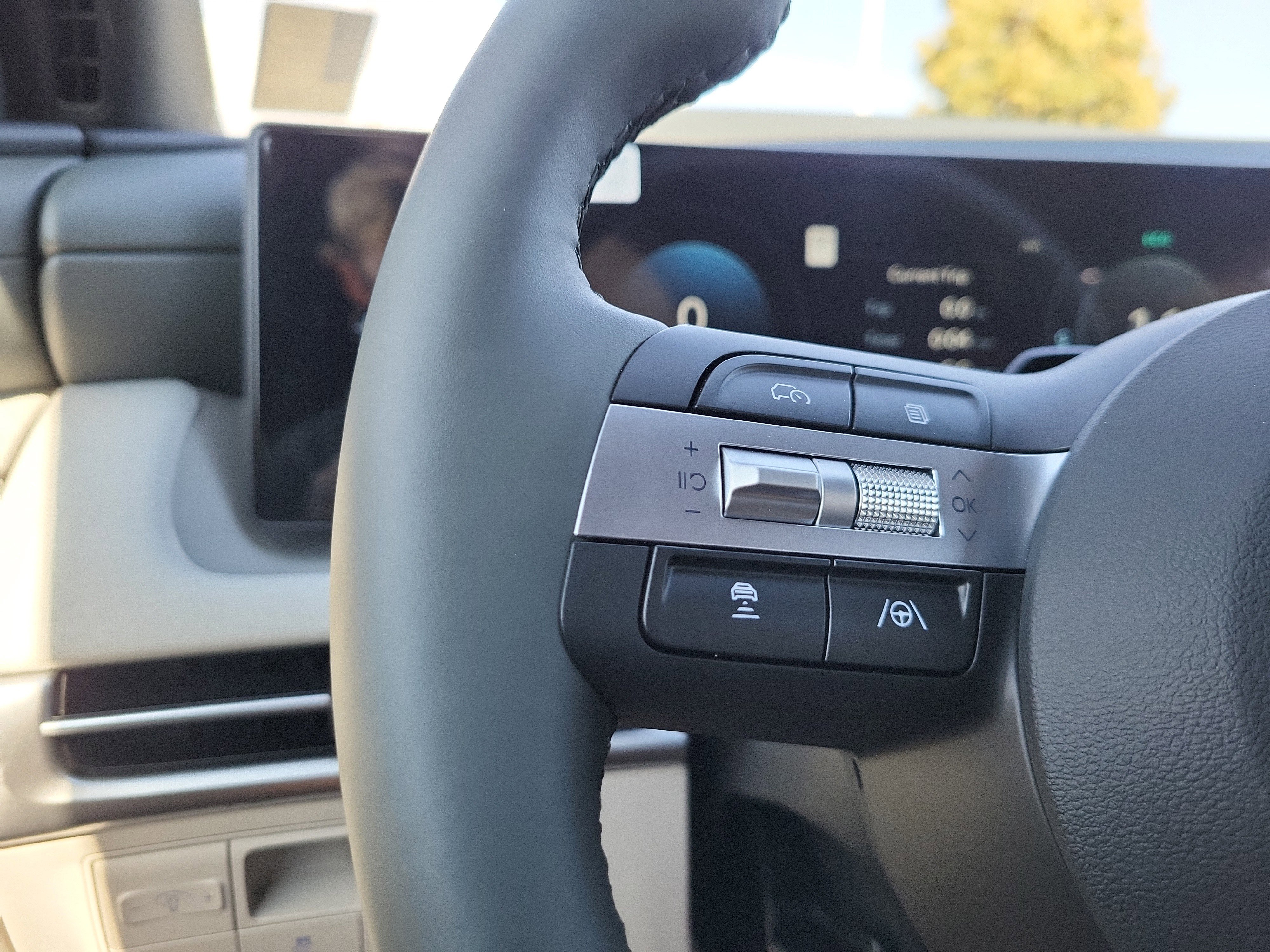 New 2025 Hyundai Tucson Limited image 17