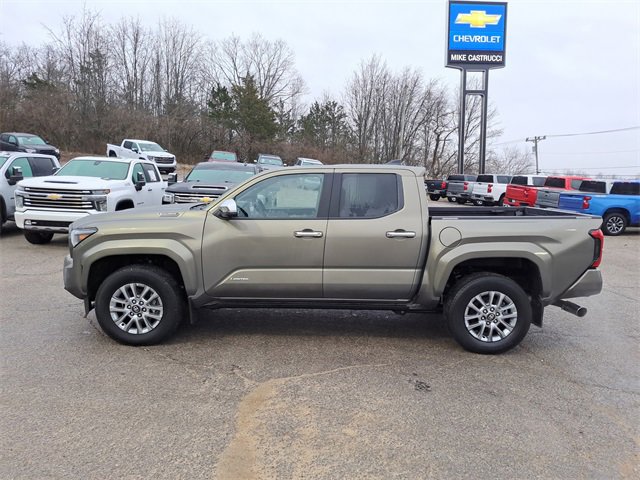 Used 2024 Toyota Tacoma Limited image 2