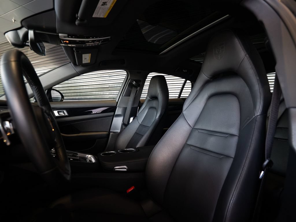 Certified 2023 Porsche Panamera image 5