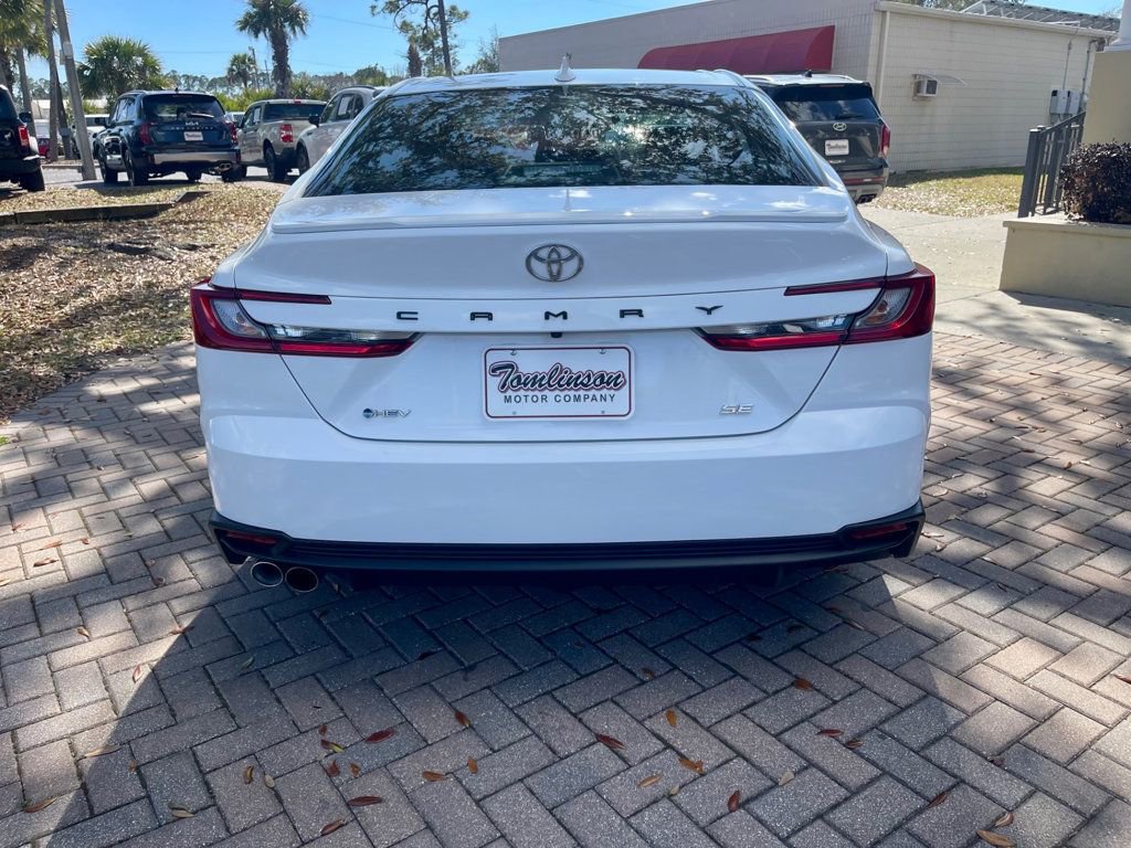 Used 2025 Toyota Camry SE image 4